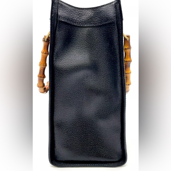 Authentic Vintage Gucci Bamboo Black Leather HandBag “Diana bag” inside peeling - Picture 4 of 17